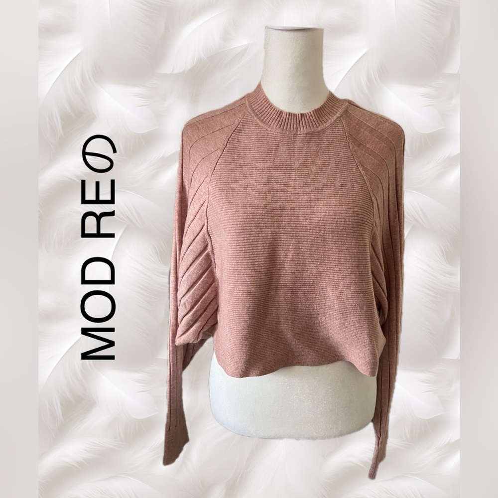 ☄️Any 2 for $10☄️
MOD REF GIANNA SWEATER SIZE S.
